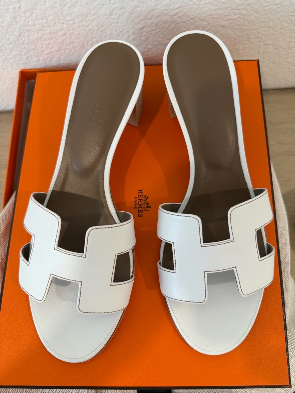 Hermes Oasis BRAND NEW White Leather Slide Sandals low heel size 39 w/ receipt - Picture 2 of 9